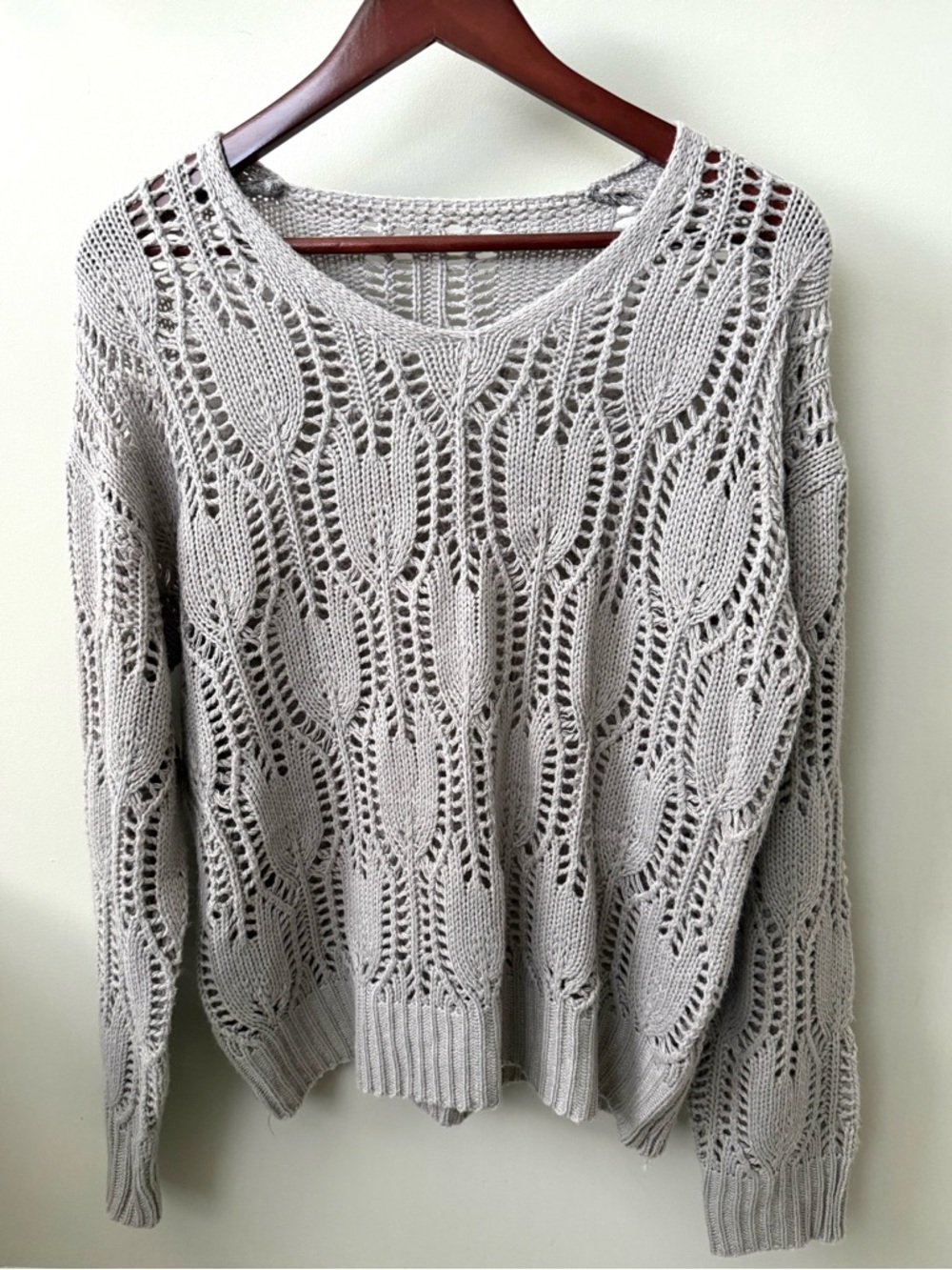 Light Gray Open-Knit V-Neck Women's Sweater Size L